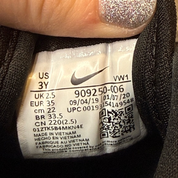 Nike Roshe Kids Black and White Golf Shoes - Picture 8 of 9